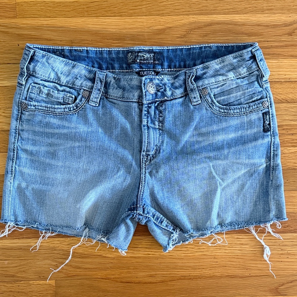 SILVER Tuesday jean shorts sz 33